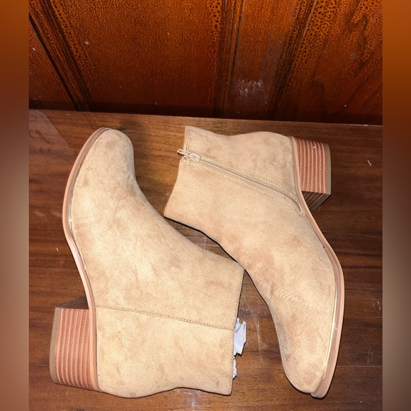 Brand New Lane Bryant Taupe Suede Ankle Boot (Brand New) - Picture 14 of 16